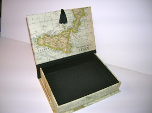 ectangular Box with Map of Italy paper