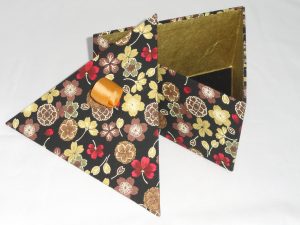 Triangular Box with Blooming Flowers Japanese paper
