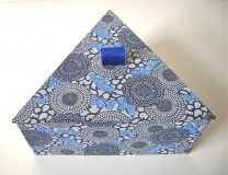 Triangular Box with Yuzen Blue Flowers paper