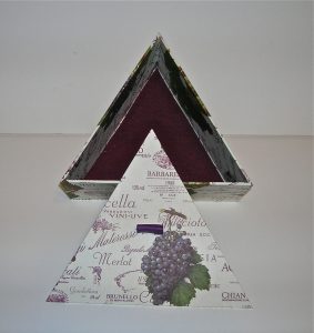 Triangular Box with Italian Grapes and Wines paper