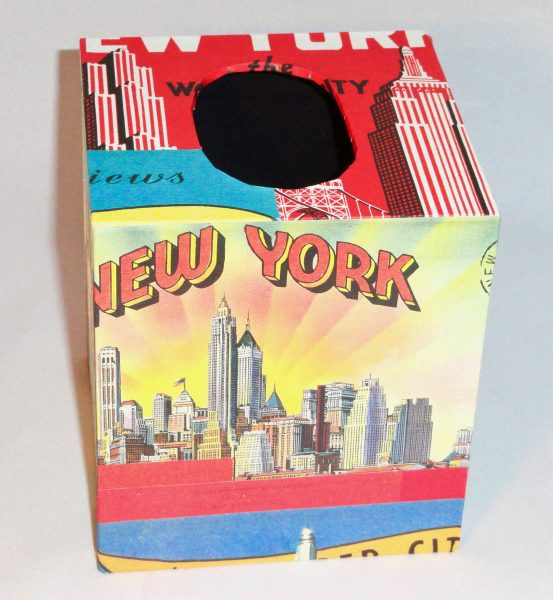 Tissue box cover with New York the Wonder City paper