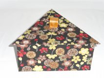 Triangular Box with Blooming Flowers paper